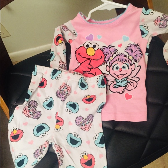 Sesame Street Other - Elmo 2 pc sleep set girls Pajamas sz 18 mos
